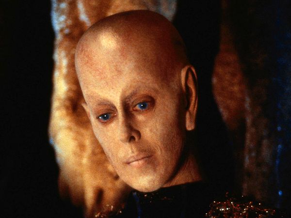 Earth: Final Conflict - A Stitch in Time