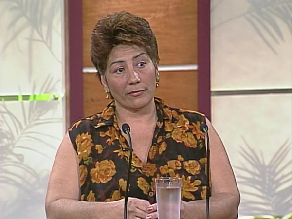 Sala de parejas - Traslado a Tampa; Regreso a Ecuador; Mujer mayor