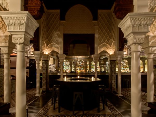 Living Large Hollywood - Eat Like a Celebrity