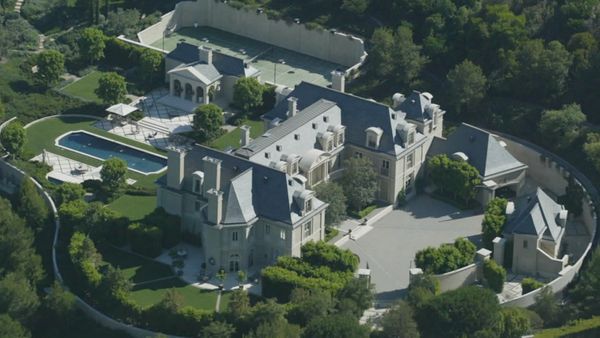 Living Large Hollywood - LA's OMG Backyards