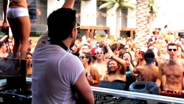 Living Large Hollywood - Las Vegas' Best Pool Parties