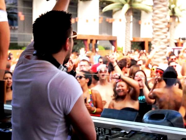 Living Large Hollywood - Las Vegas' Best Pool Parties