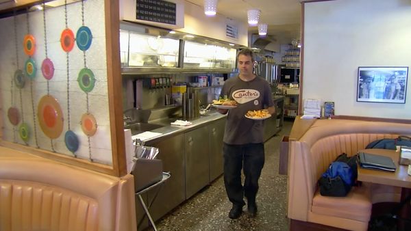 Living Large Hollywood - LA Celebrities' Foods Guilty Pleasures