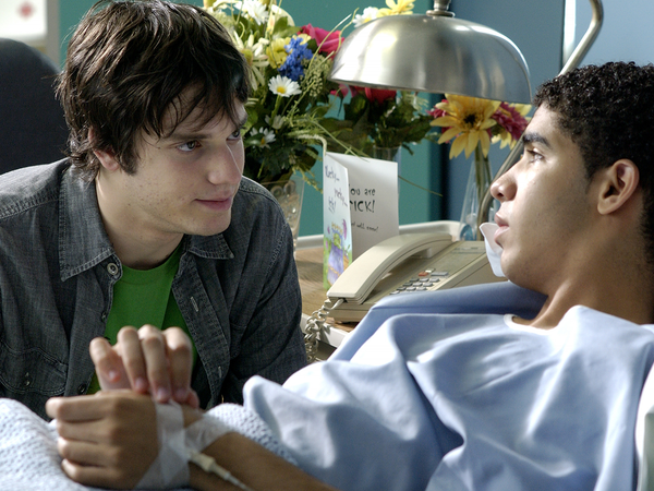 Degrassi : La Nouvelle Génération - Un héros malheureux