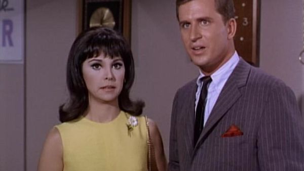 That Girl - Beware of Actors Bearing Gifts