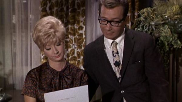 That Girl - There's Nothing to Be Afreud of But Freud Himself