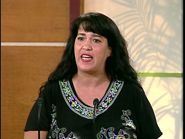 Sala de parejas - Todo o nada; Primo estafador; Vientre de alquiler