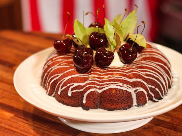 James Martin United Cakes of America - Massachusetts - Banana Pecan Cake and Orange Pound Cake