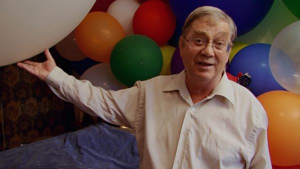 Mi Extraña Obsesión - Enamorado de los globos / Devorador de mascarillas