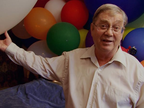 Mi Extraña Obsesión - Enamorado de los globos / Devorador de mascarillas