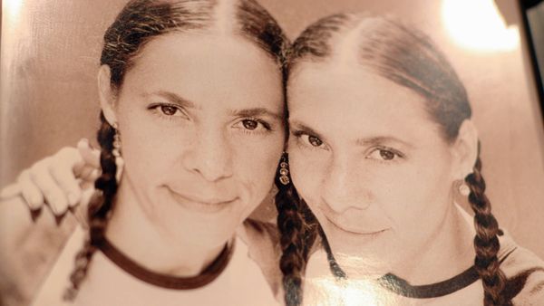 Mi Extraña Obsesión - Doble obsesión idéntica / Come colchones