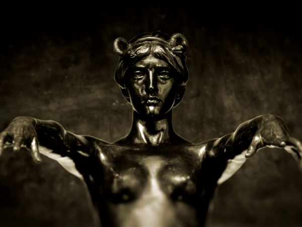 Great Greek Myths - Medea - The Impenetrable Messenger