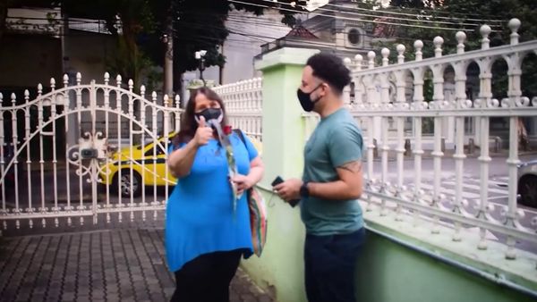 Encontro de Dubladores - Entregando Flores Para Dubladores 3