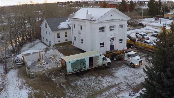 Cabin Truckers - 1906 Bank On The Move