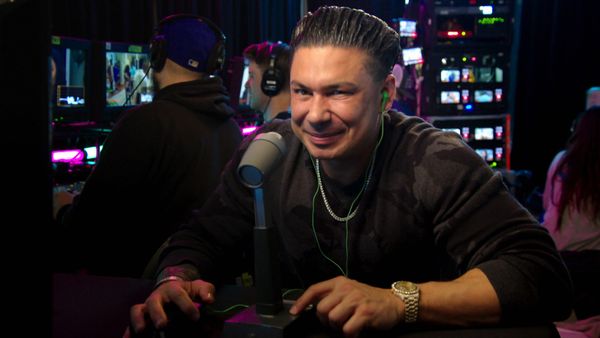 Revenge Prank with DJ Pauly D & Vinny - La broma con el puercoespín