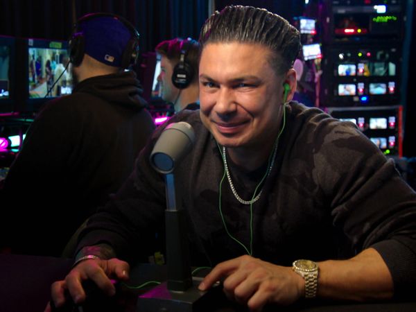 Revenge Prank with DJ Pauly D & Vinny - La broma con el puercoespín