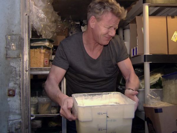 Hotel Hell - Beachfront Inn