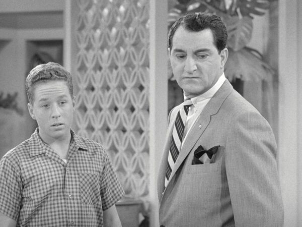 The Danny Thomas Show - A Nose By Any Other Name