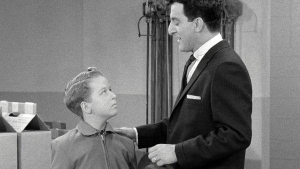 The Danny Thomas Show - Dinah Shore and Danny Are Rivals
