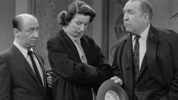 The Danny Thomas Show - Danny Goes Social