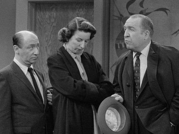 The Danny Thomas Show - Danny Goes Social