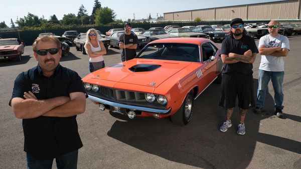 Graveyard Carz - Daytona vs. Hellcat