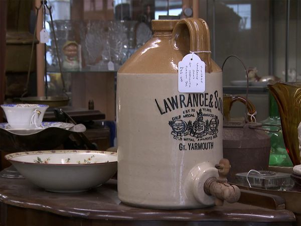 Antiques Road Trip - Stephanie Connell and Charlie Ross, Day 5
