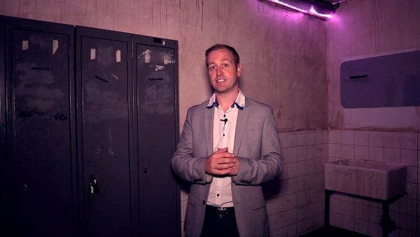 Ghost Dimension Flying Solo - Haunted escape room at Moviescape - Part 1