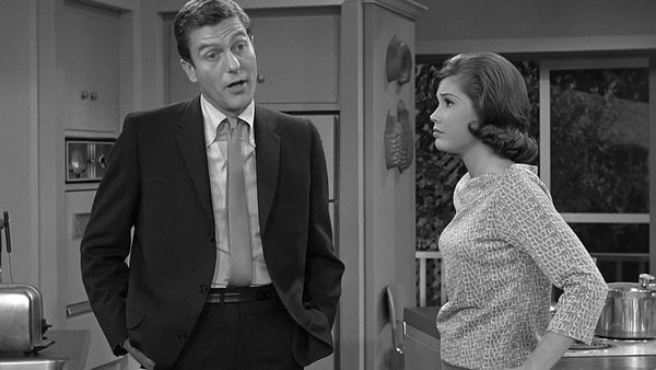 The Dick Van Dyke Show - Punch Thy Neighbor