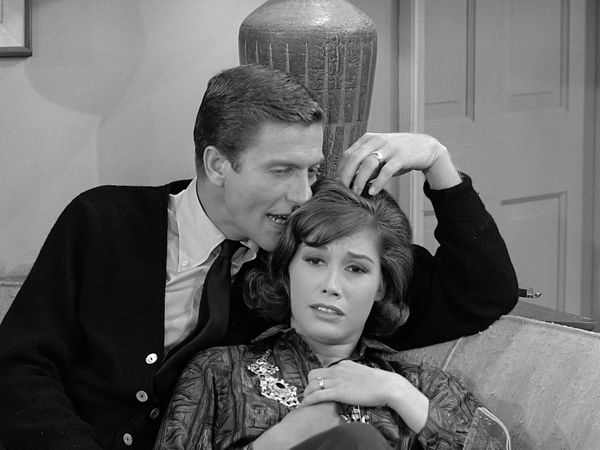 The Dick Van Dyke Show - Empress Carlotta's Necklace
