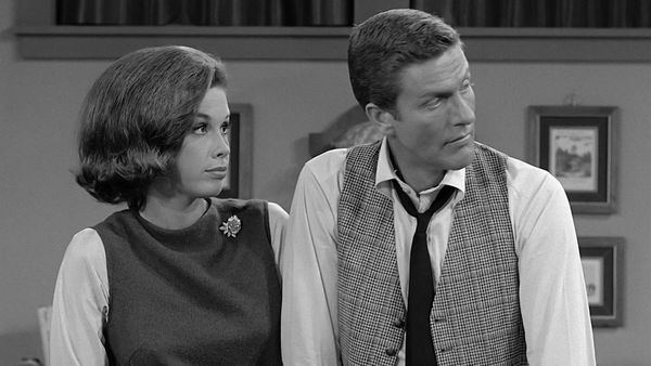 The Dick Van Dyke Show - Hustling the Hustler