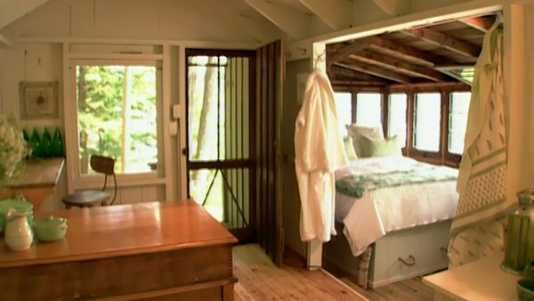 Room Service - Cozy Cabin