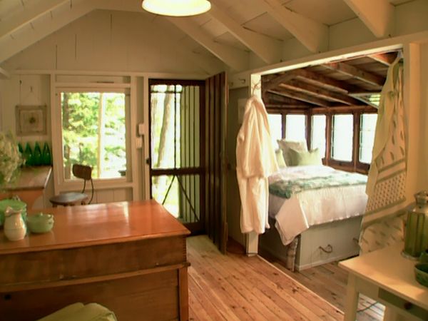 Room Service - Cozy Cabin