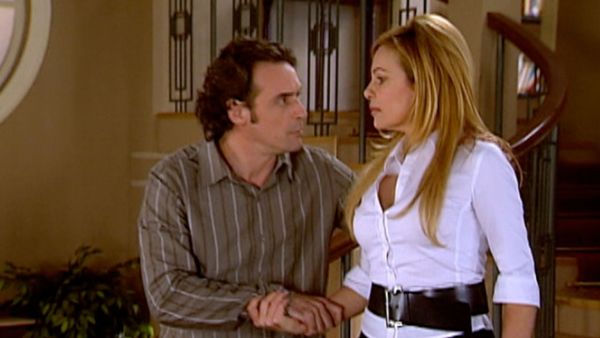 Ana y los 7 - Entre la espada y la pared