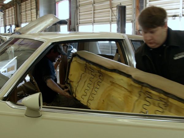 Detroit Muscle (LAS) - El Dodge Charger del 69 recibe una capa de chapa metálica