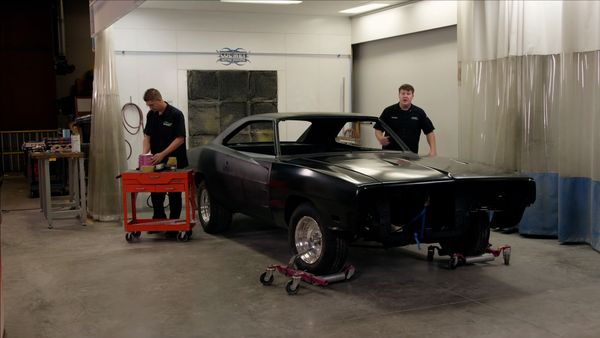 Detroit Muscle (LAS) - Trabajo de carrocería en el Dodge Charger del 69