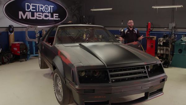 Detroit Muscle (LAS) - El Fox Body Cobra del 81 se actualiza desde el piso hasta las puertas