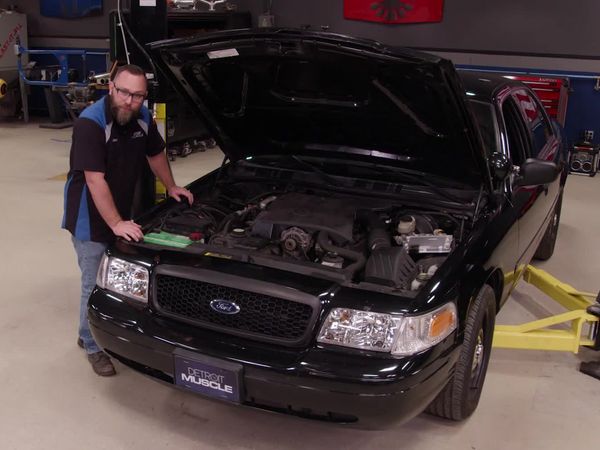 Detroit Muscle (LAS) - Potenciando los 160 caballos de fuerza de un Interceptor policial Crown Vic
