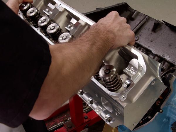 Engine Power (LAS) - El Big Block Mopar de 512ci pasa de ser un motor de calle a una bala de carreras