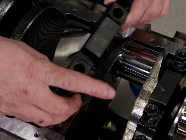 Engine Power (LAS) - Un motor Motown de 440ci impulsa un auto de carreras Camaro del 73