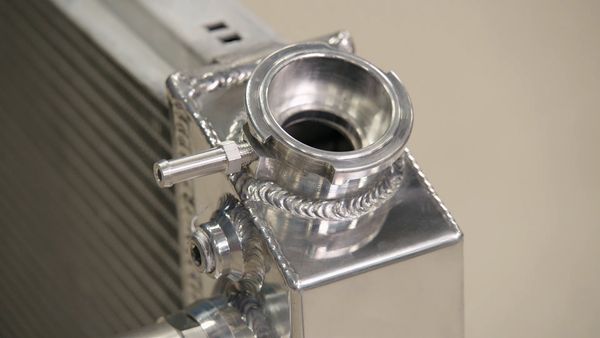 Engine Power (LAS) - Ayudamos a un espectador a solucionar algunos elementos esenciales en su Chevy Z71 del 99.