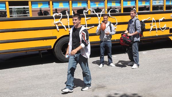 Degrassi: la nueva generación - Aún sigo luchando, Primera parte