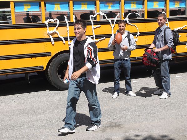 Degrassi: la nueva generación - Aún sigo luchando, Primera parte