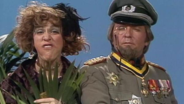 Rowan & Martin's Laugh-In - Rowan & Martin's Laugh-In: S4 E26