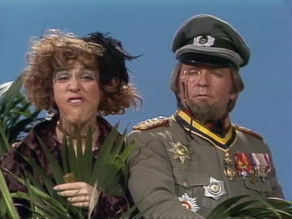 Rowan & Martin's Laugh-In - Rowan & Martin's Laugh-In: S4 E26