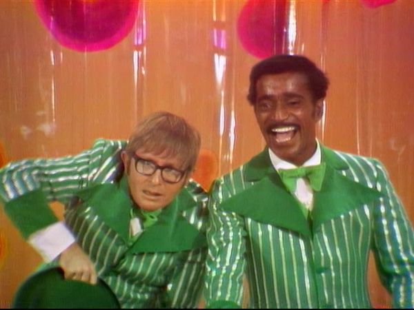 Rowan & Martin's Laugh-In - Rowan & Martin's Laugh-In: S2 E24
