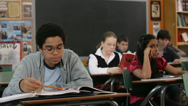 Degrassi: The Next Generation - Causando una Conmoción