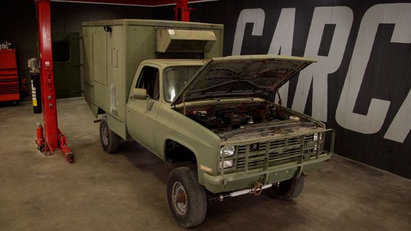 Carcass - Construyendo un mini Monster Truck con una ambulancia militar