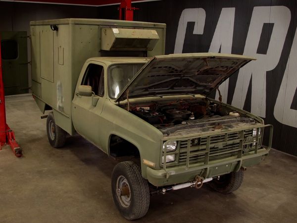 Carcass - Construyendo un mini Monster Truck con una ambulancia militar