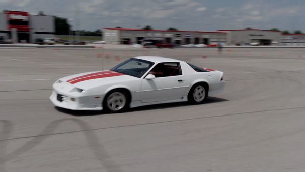 Carcass - El Camaro de Autocross recibe una suspensión nueva y un paquete para aferrarse al pavimento